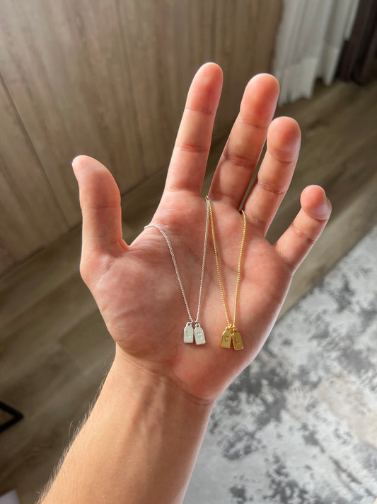 PAR de collares de iniciales dorado y plateado