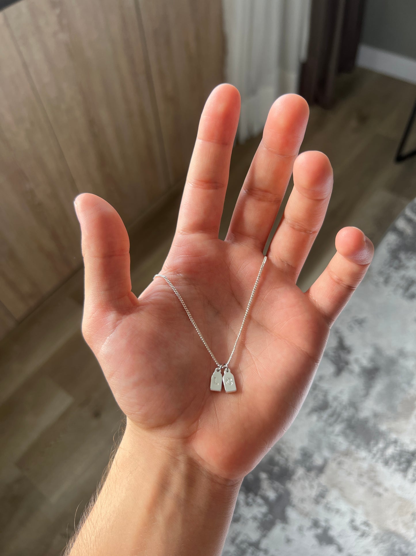 PAR de collares de iniciales dorado y plateado