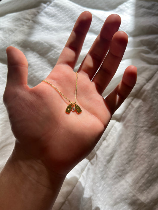 PAR de collares de iniciales + piedra de aniversario