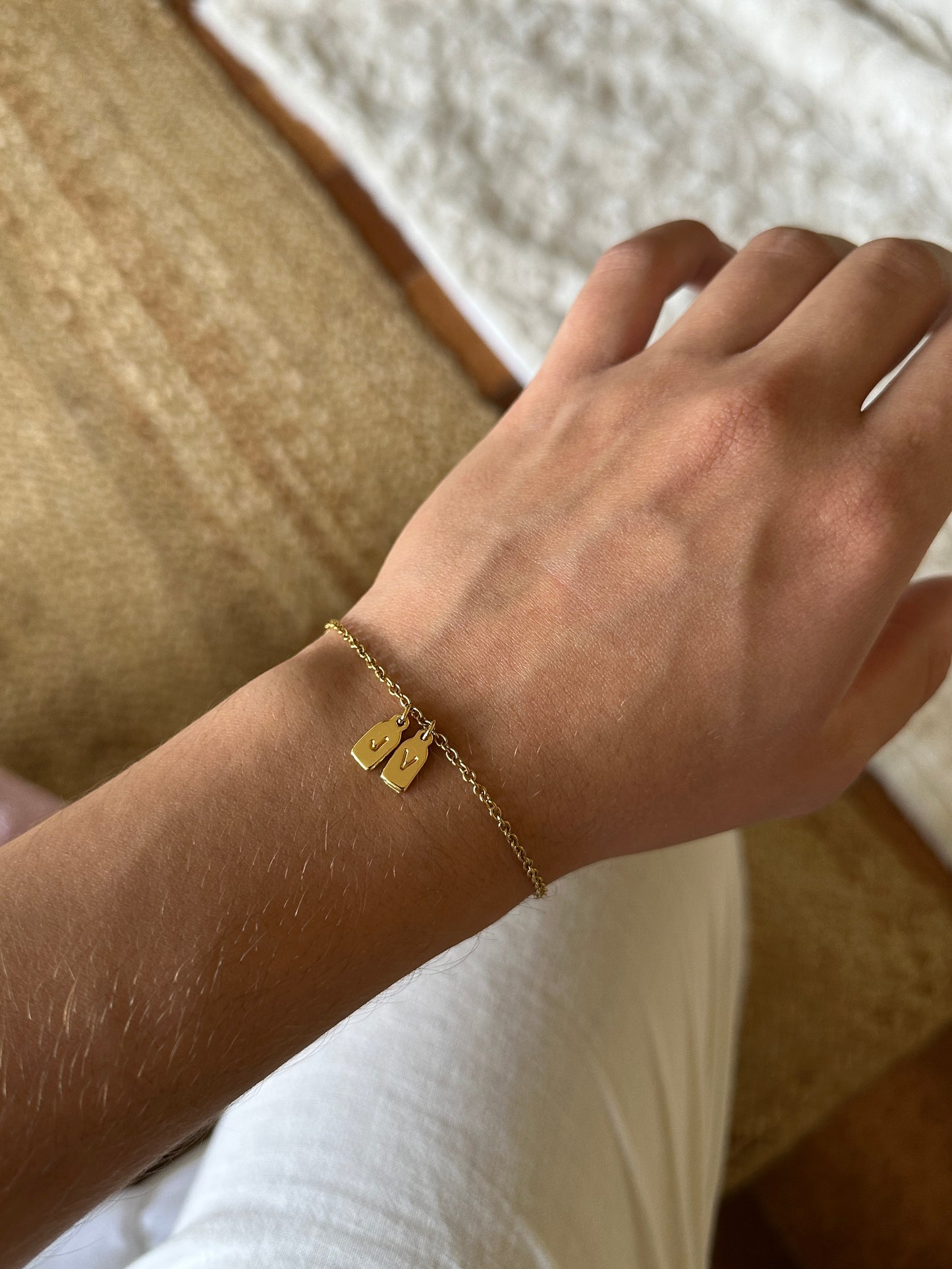 DOS pulseras de iniciales personalizadas