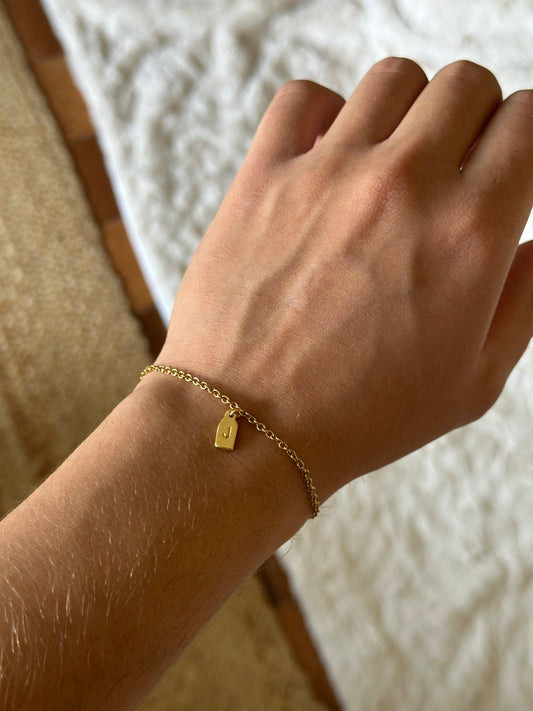 Pulsera DORADA una inicial