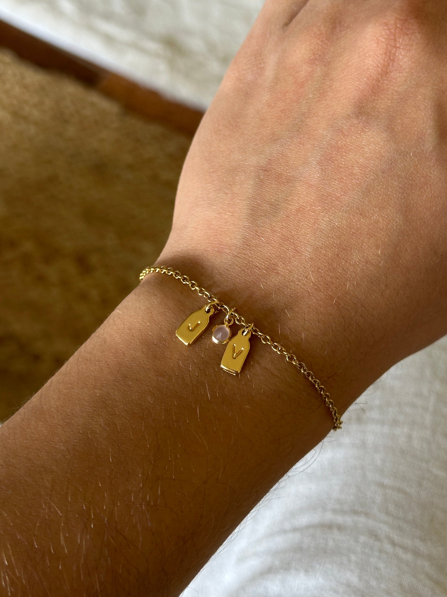 PAR de pulseras de iniciales + piedra de aniversario
