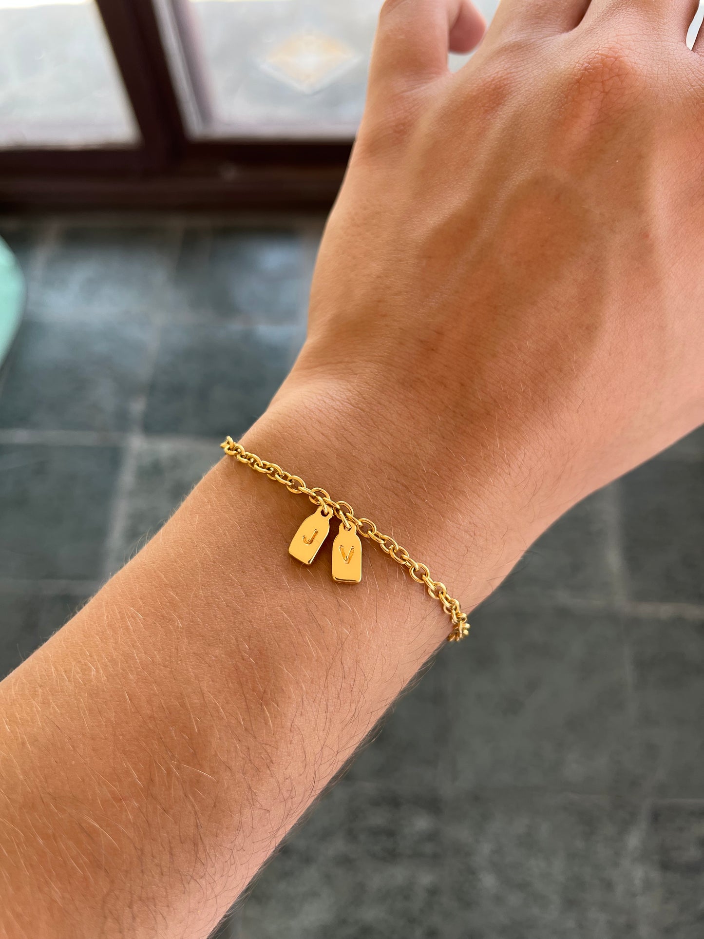 DOS pulseras de iniciales personalizadas