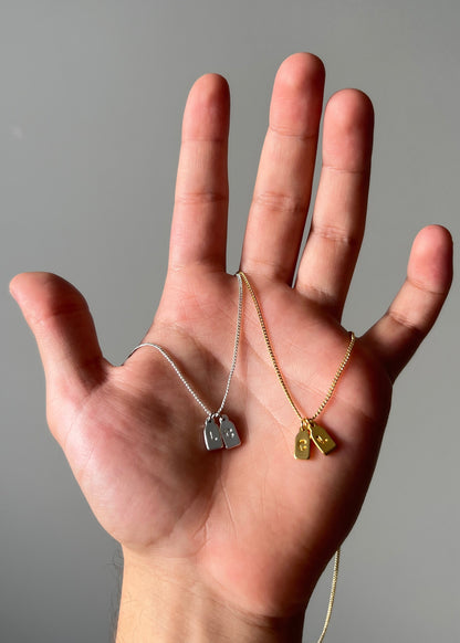 PAR de collares de iniciales dorado y plateado
