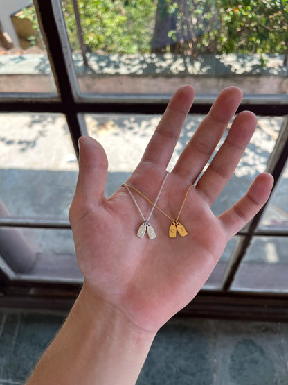 PAR de collares de iniciales dorado y plateado