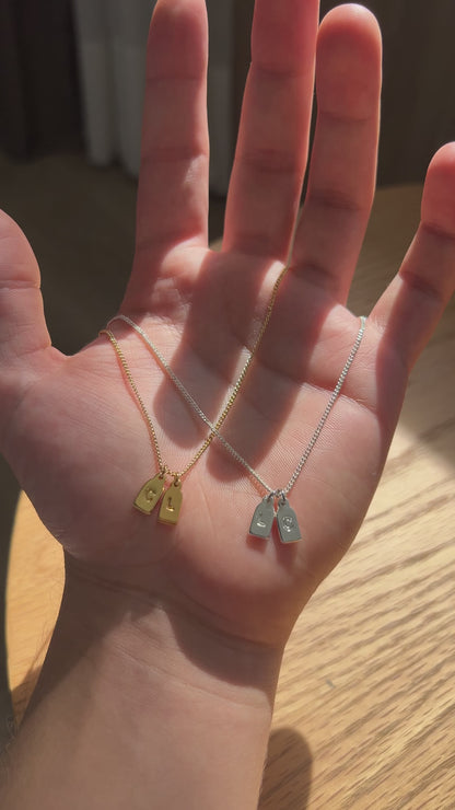 PAR de collares de iniciales dorado y plateado